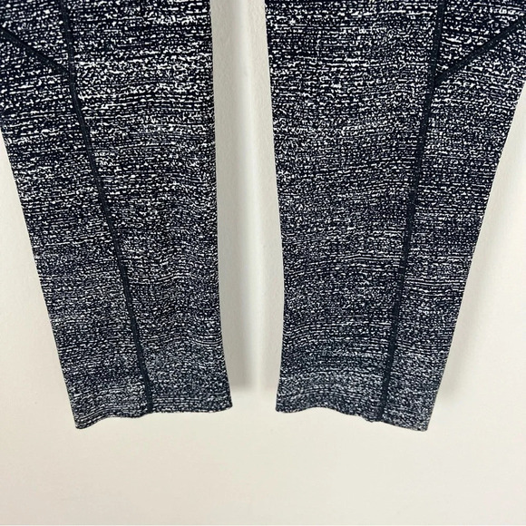 Lululemon Fast & Free Crop II (Nulux 19") Salt Alpine White Black Size 4 B1 - Picture 4 of 7